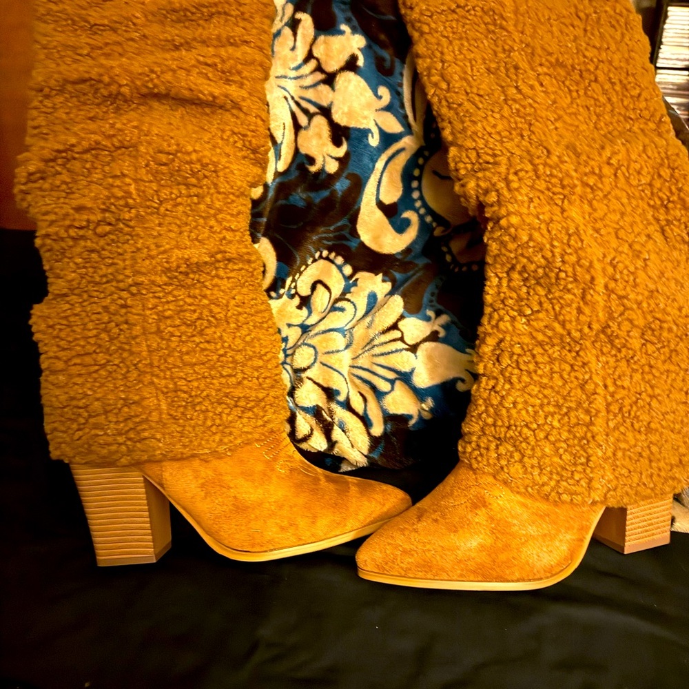 Beautiful Sherpa cowboy boots